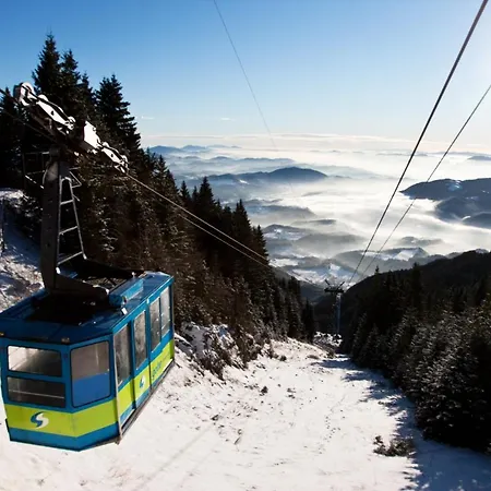 Entire Loft Close To Beautiful Logar Valley Alloggio in famiglia