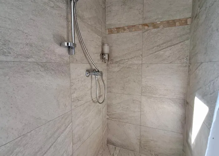 Quarto em Acomodações Particulares Entire Loft Close To Beautiful Logar Valley