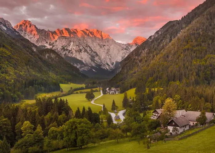 Entire Loft Close To Beautiful Logar Valley Homestay szállás *